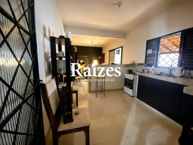 Casa residencial com 3 quartos sendo 1 suíte no Bairro Saraiva em Uberlândia