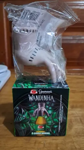 Mãozinha Wandinha guaraná Antárctica