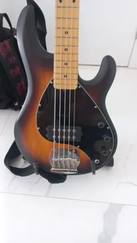 Baixo sterling music man sub5