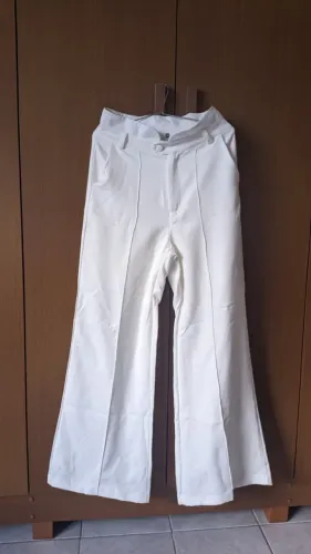 Calça branca em alfaiataria 