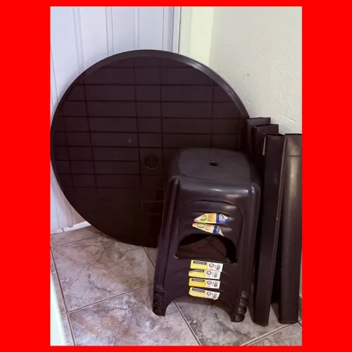 Conjunto com 1 mesa redonda desmontável + 4 cadeiras bancos Tramontina Praia Piscina