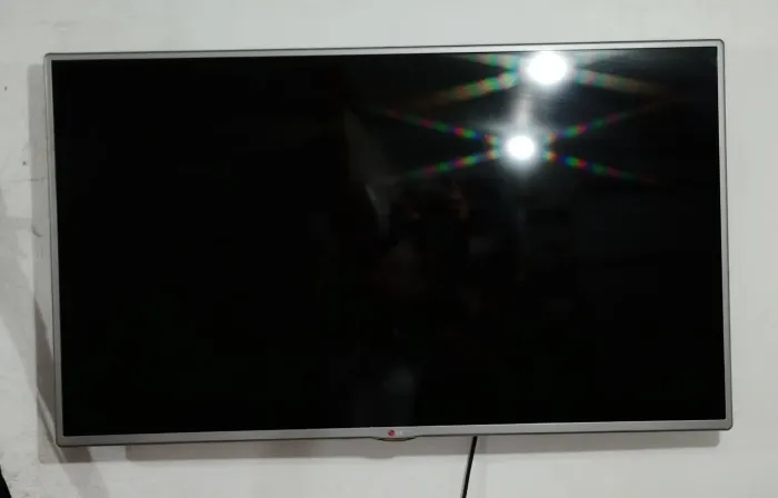 Vendo Tv LG Led 47" com defeito