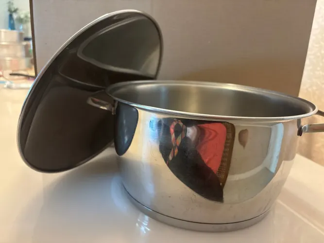 PANELA DE INOX COM TAMPA À VENDA