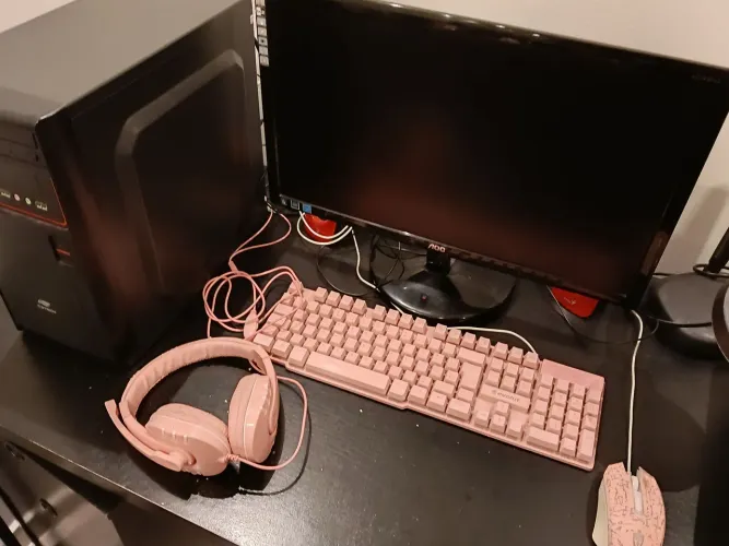 PC Completo Intel i3 + 12GB RAM + SSD (Monitor, Teclado, Mouse e Fone)