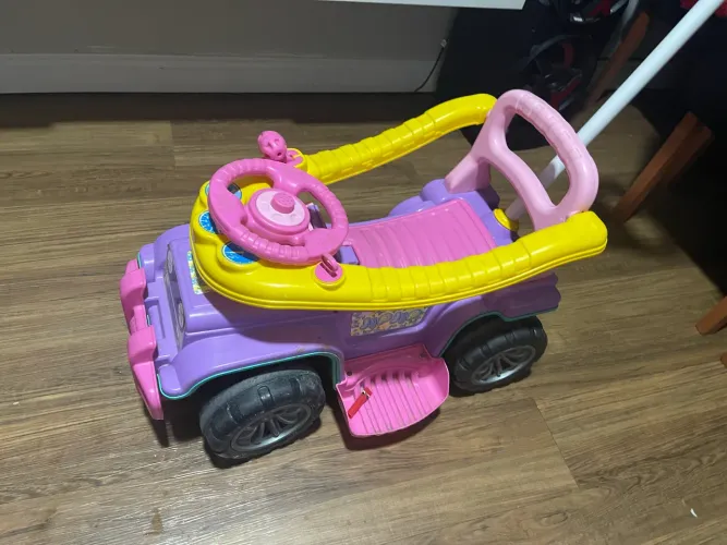 Vende-se carrinho de criança em bom estado
