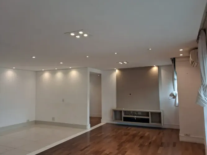 Imóvel para aluguel possui 135 metros quadrados com 2 quartos em Moema - São Paulo - SP