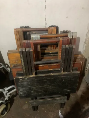Vendo mesas de madeira 50 reais cada uma