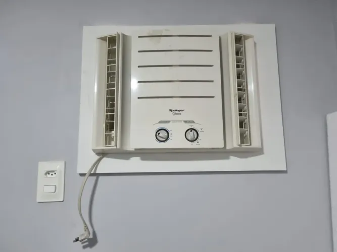 Ar janela da Springer Midea 7000btus
