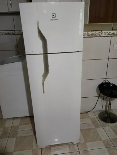Geladeira 260 litros Eletrolux