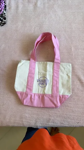 Mini bolsa Trader Joe's original rosa com logo lilás - nova