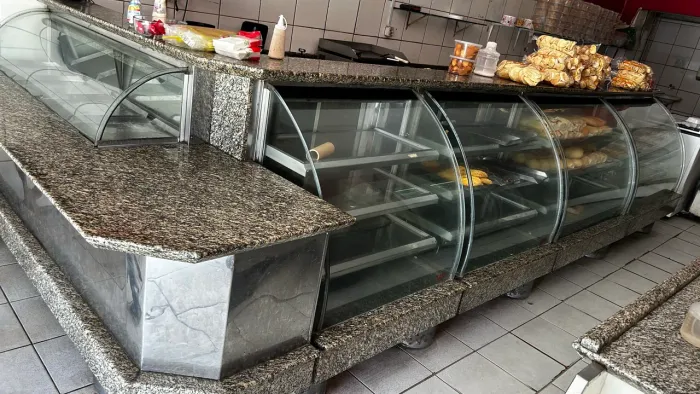 Balcão expositor ideal para padaria e mercadinhos