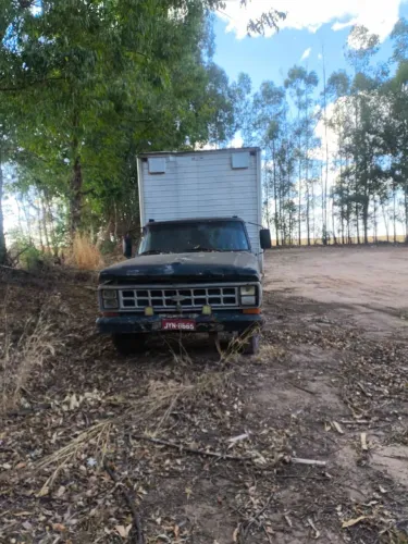 Vendo F4000 Baú
