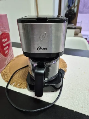Cafeteira Oster Inox Compacta Preta
