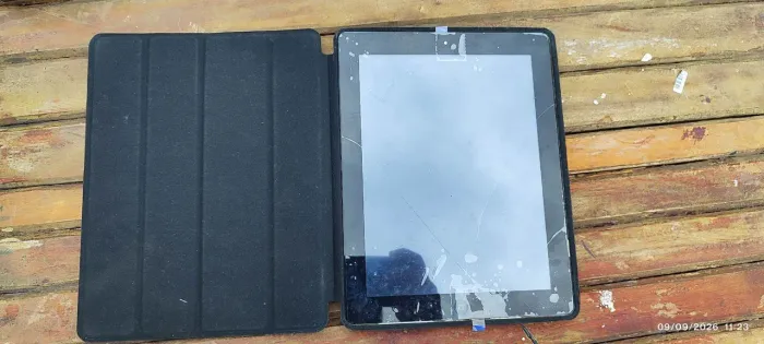 Tablet iPad 2 para retirada de peças