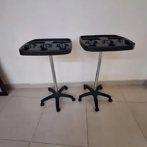 Carrinho auxiliar Cabelereiro móvel .