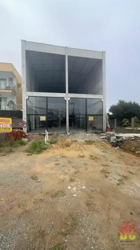 Excelente sala comercial frente Avenida Eugenio Krause