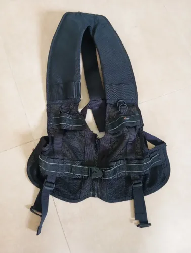 Colete Lowepro com cinto para fotografos