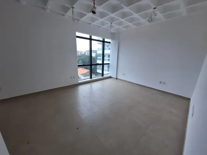 PASSAGEM - Sala Comercial - 30m² - 1 Vg Garagem - Excelente Condomínio e Localização - Por