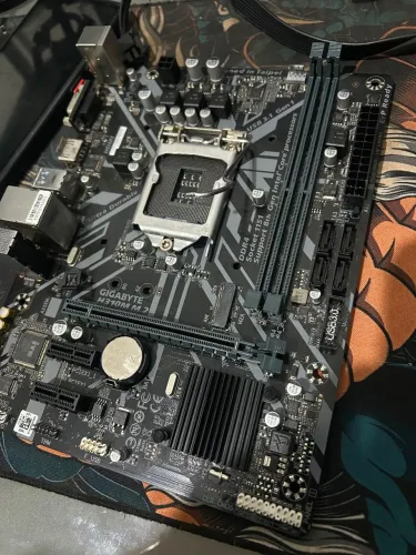Placa Mãe Gigabyte H310M M.2 Intel LGA 1151 (Com Pinos Tortos / Para Reparo)