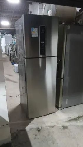 Vendo geladeira samsung funcionando perfeitamente garantia de 2 meses entrego nas pro