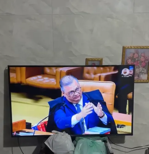 Smart TV LG de 43 polegadas + Painel