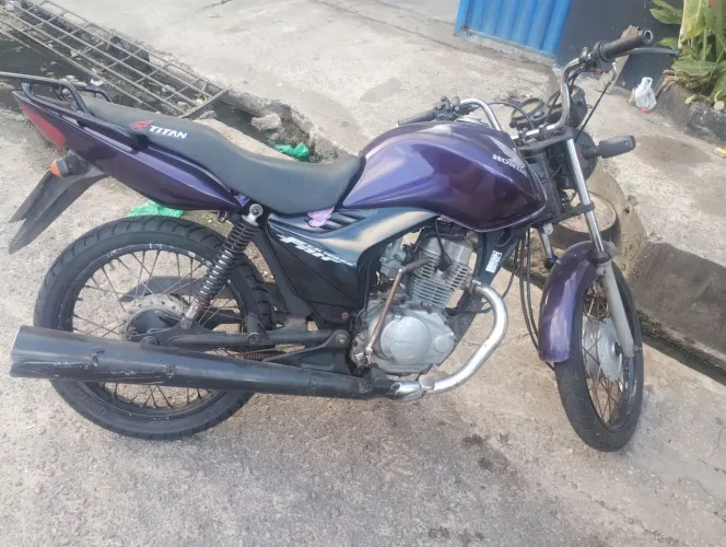 Titan 125 ES
