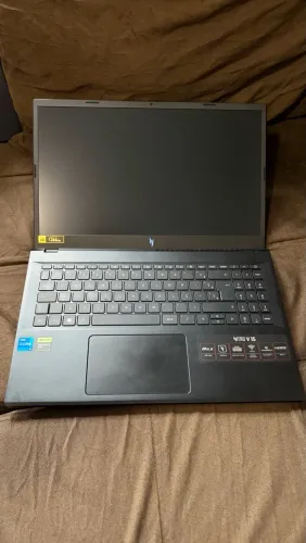Acer Nitro V15 RTX 2050 24gb RAM 512gb armazenamento.