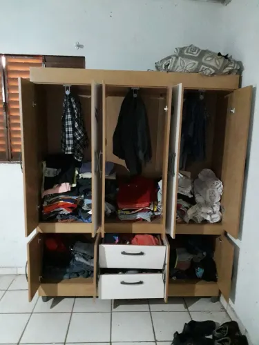 Gaurda roupa de casal  6portas 2gavetas 4 portas  pequenas 1 ano e meio de uso 