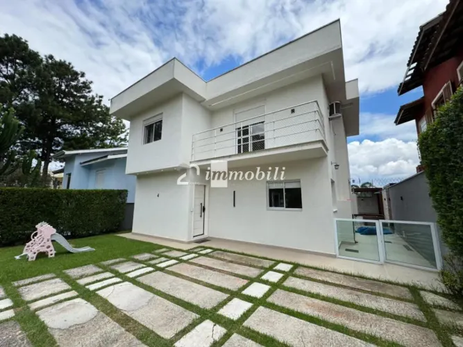 Casa à venda na granja viana, com 4 quartos, com 188 m²