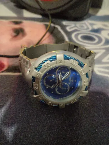 Relógio invicta prata e azul, só está sem pilha! Está funcionando perfeitamente,