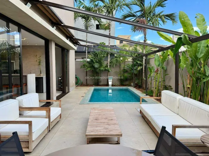 Casa à venda em Condomínio Damha 2 de 4 suítes por R$ 2.750 M