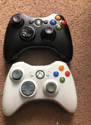 2 controles de xbox 360 + kinnect