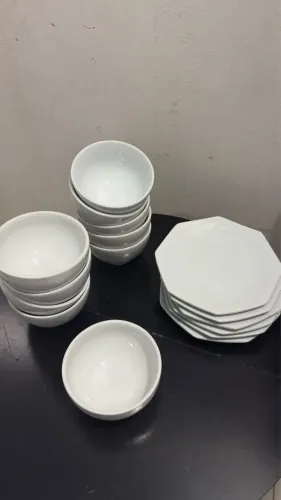 Jogo de porcelana 6 pratos quadrados + 10 cumbucas pequenos