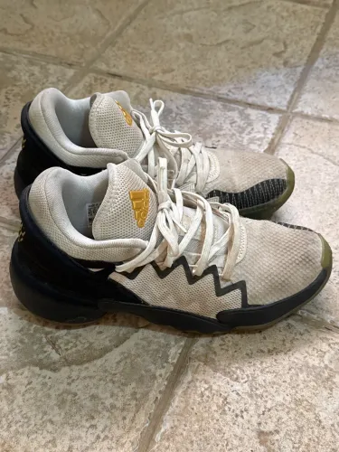 Tênis adidas basquete 