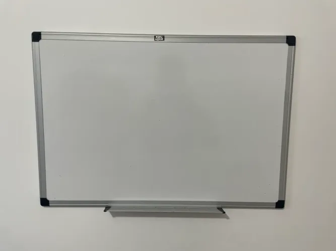 Quadro branco 65cm x 45cm (R$50,00)