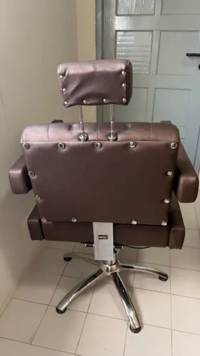 Poltrona Hidráulica Profissional Spyder Capitone - Marrom Acetinado (Reclinável)