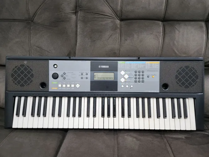 Teclado Yamaha psr e 233