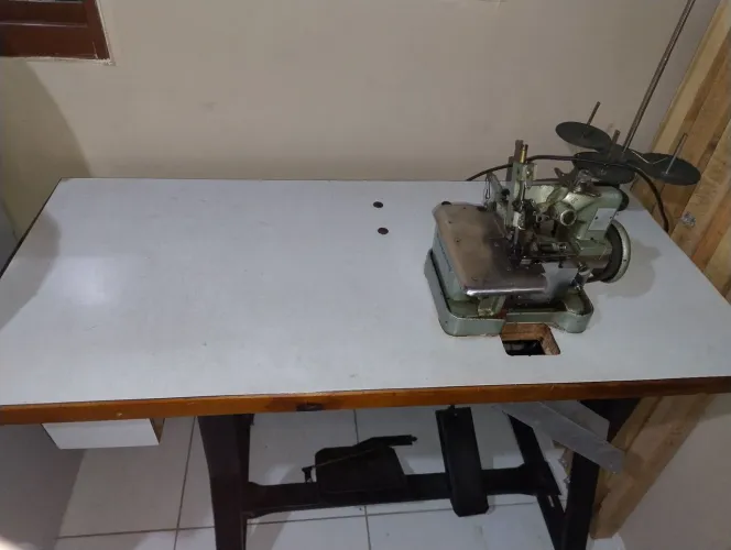 Máquina overloque chinesinha