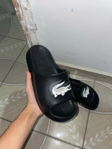 Chinelo Slide Lacoste Preto
