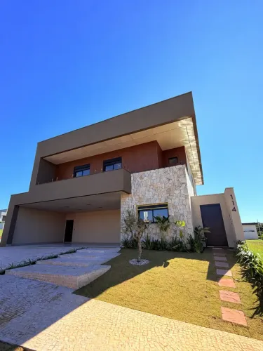 Casa de condomínio para venda possui 310 metros quadrados com 4 quartos