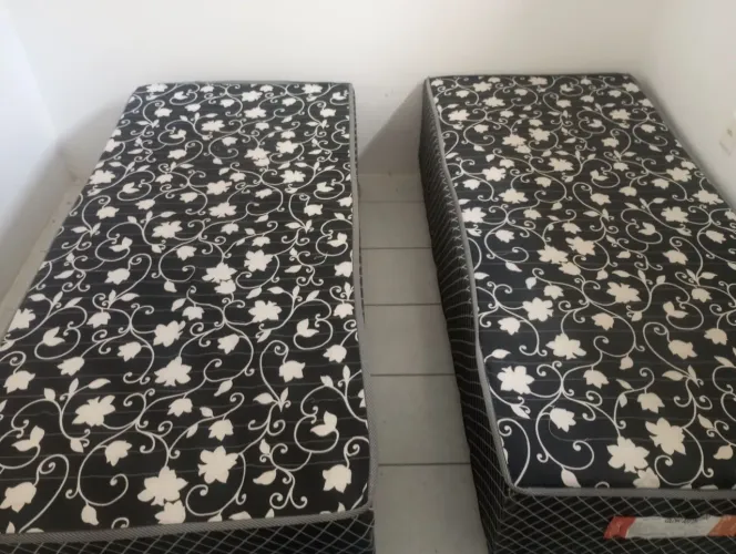 2 Camas box solteiro 250 reais cada