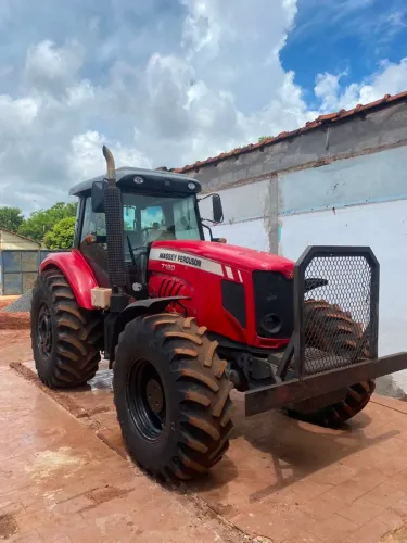 MASSEY FERGUNSON 7180<br>ANO 2013<br>8.000 HORAS<br>GABINADO
