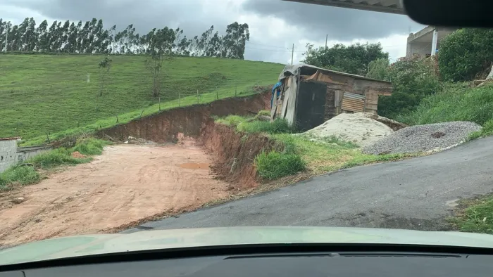 Vendo terreno com agua,luz,asfalto,rede esgoto,