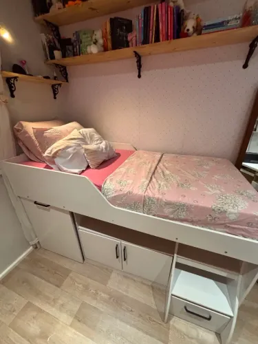Cama multifuncional/ Cama com escrivaninha