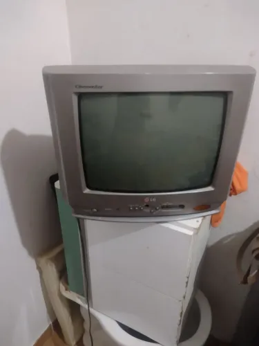 Vendo 2 tvs de tubo