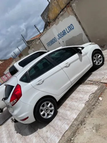 Ford Fiesta 1.6 16V Flex Aut. 5P 2016
