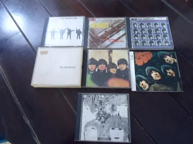 vende-se 07 cds da banda beatles