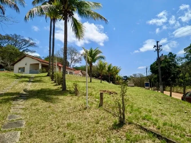 Sítio à Venda em Taboas, Valença/RJ - Conforto, Natureza e Estrutura Completa