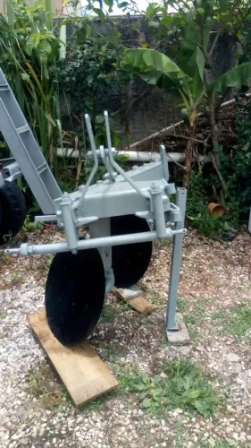 Arado Fixo 2 Discos marca Baldan - Implemento Agrícola para Trator