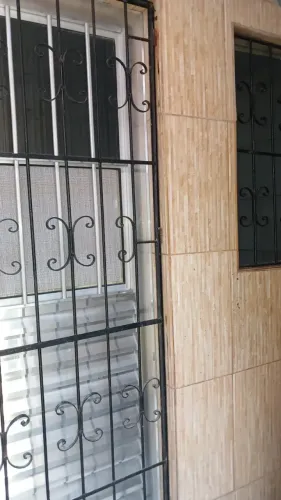 Apartamento com quarto e Sala em pequeno condomínio